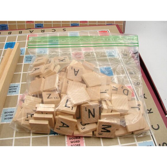Vintage Scrabble Crossword Game Selchow & Righter 1982 Edition No.17 in Box - Picture 3 of 6